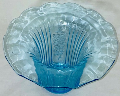 Anchor Hocking MAYFAIR/ OPEN ROSE BLUE * 5 1/2” SWEET PEA VASE* - Picture 2 of 2