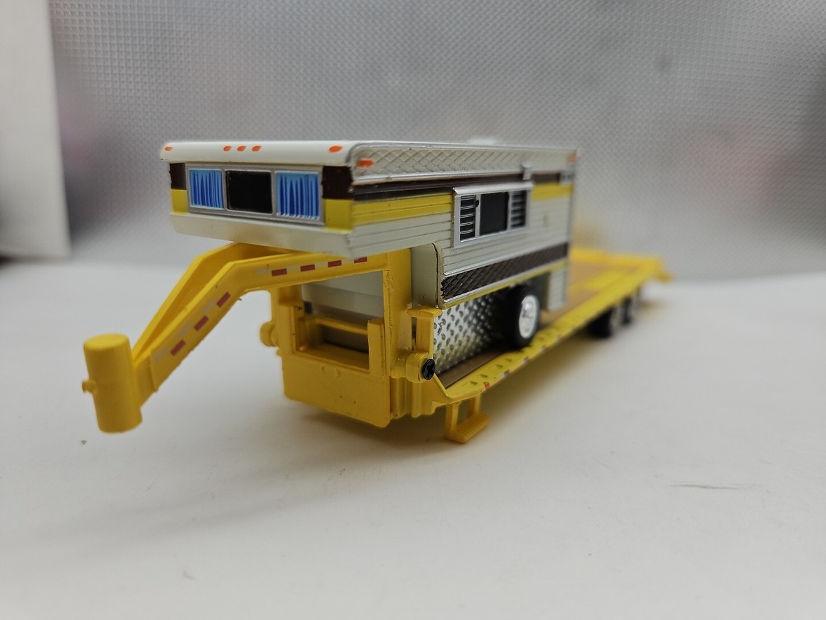 Custom toy hauler 1:64 GreenLight camper gooseneck trailer hitch& tow truck  pull