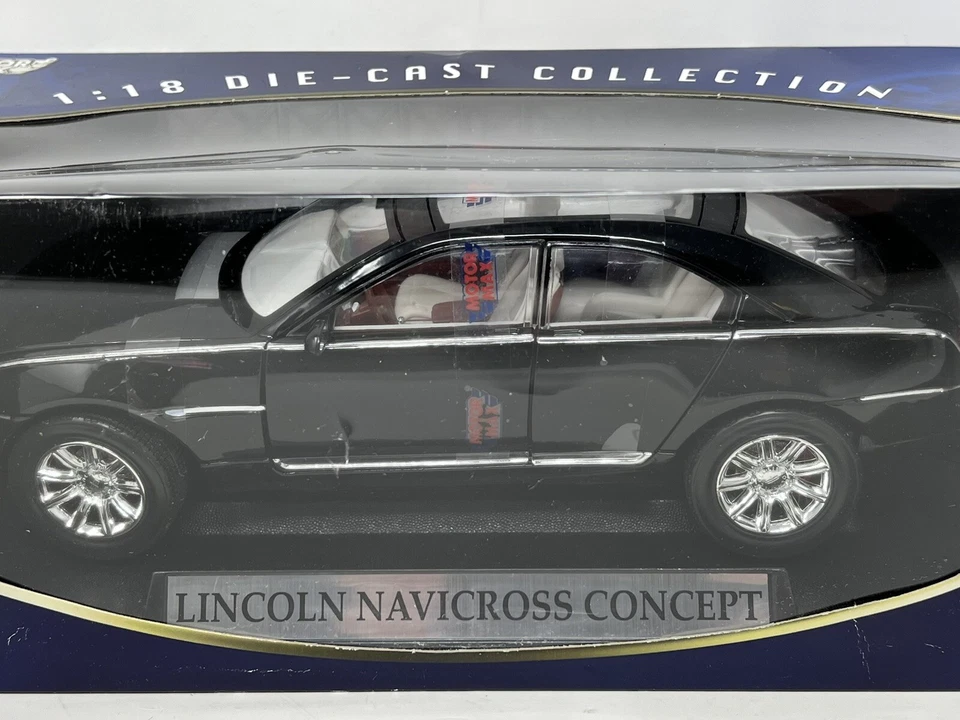 Motor Max 1/18 Diecast Lincoln Navicross Concept Car - Image 2 of 4