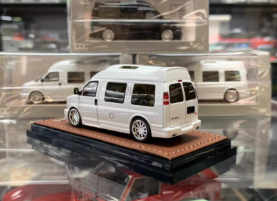 GB GOC 1:64 White GMC Savana Cutaway Van MPV RV Model Diecast
