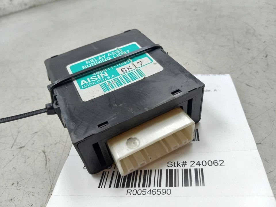 Toyota Matrix 2007 relé de luz de circulación 82810-02050 Foto 2 de 4