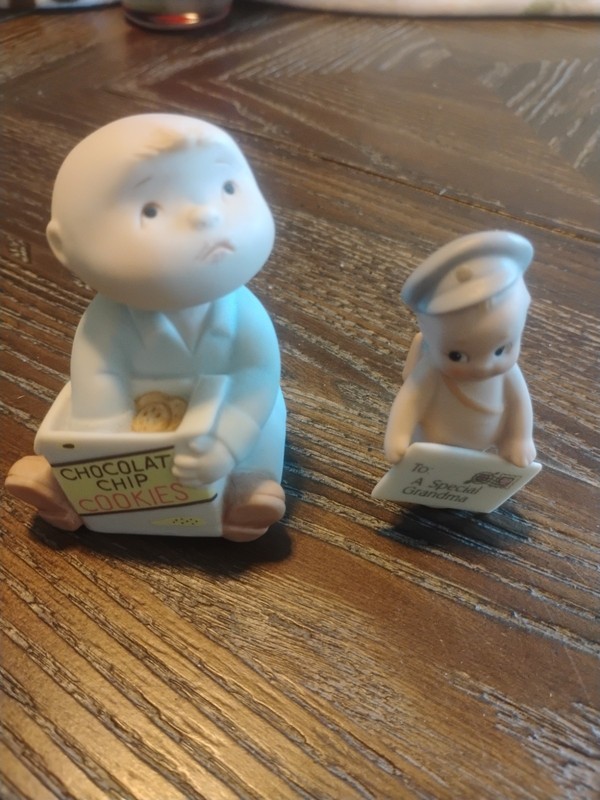 vintage  family circus figurine chocolate chip cookies 3" height & Jestco Figure