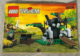 LEGO Retired 6024 Castle Dark Forest Bandit Ambush 100% Complete W/Instructions