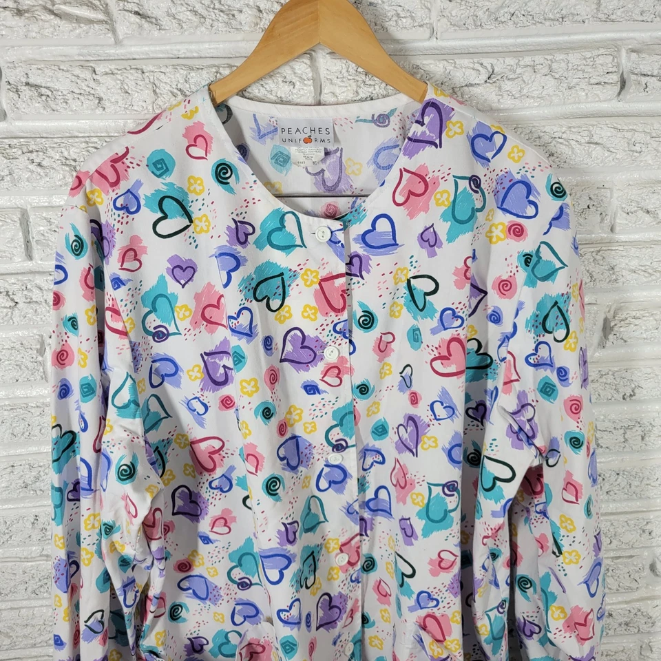 Blusa Médica San Valentín Melocotones 2XL Plus Corazón Manga Larga Bolsillos Abotonados Foto 3 de 4