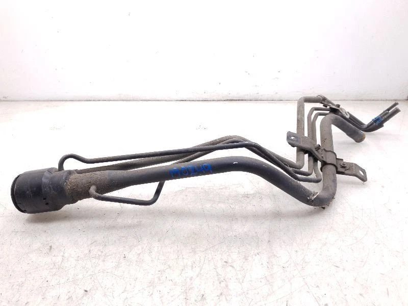 Toyota RAV4 2003 2,0 L tracción delantera con cuello de llenado de combustible Foto 2 de 4