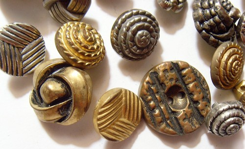 27 vintage antique early plastic collector buttons lot heraldic uniform 52369 - Picture 7 of 8