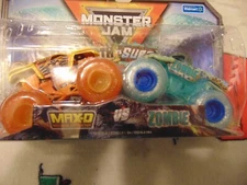 2022 2 pack SPIN MASTER EARTH & SURF  MAX-D & ZOMBIE