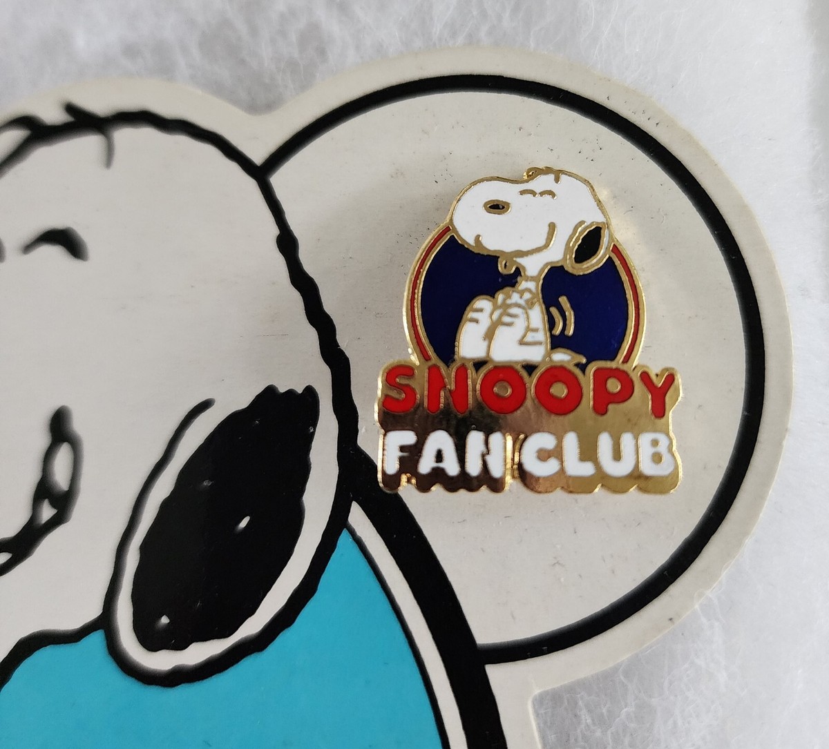 UNITED FEATURES PEANUTS SNOOPY FAN CLUB CLASP-TYPE 1958 PIN and