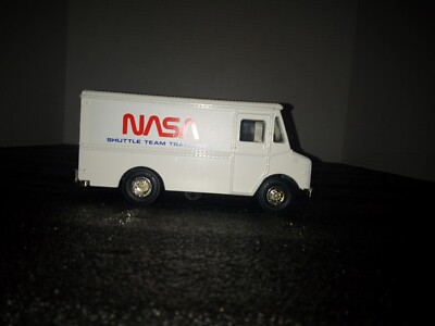 Ertl 9467 Nasa Shuttle team transport van die cast metal Walk-in bank  New