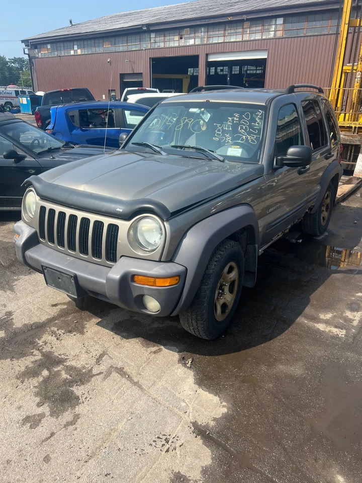 Conjunto de luz trasera derecha usado se adapta a: Jeep Liberty 2004 grado derecho A Foto 4 de 4