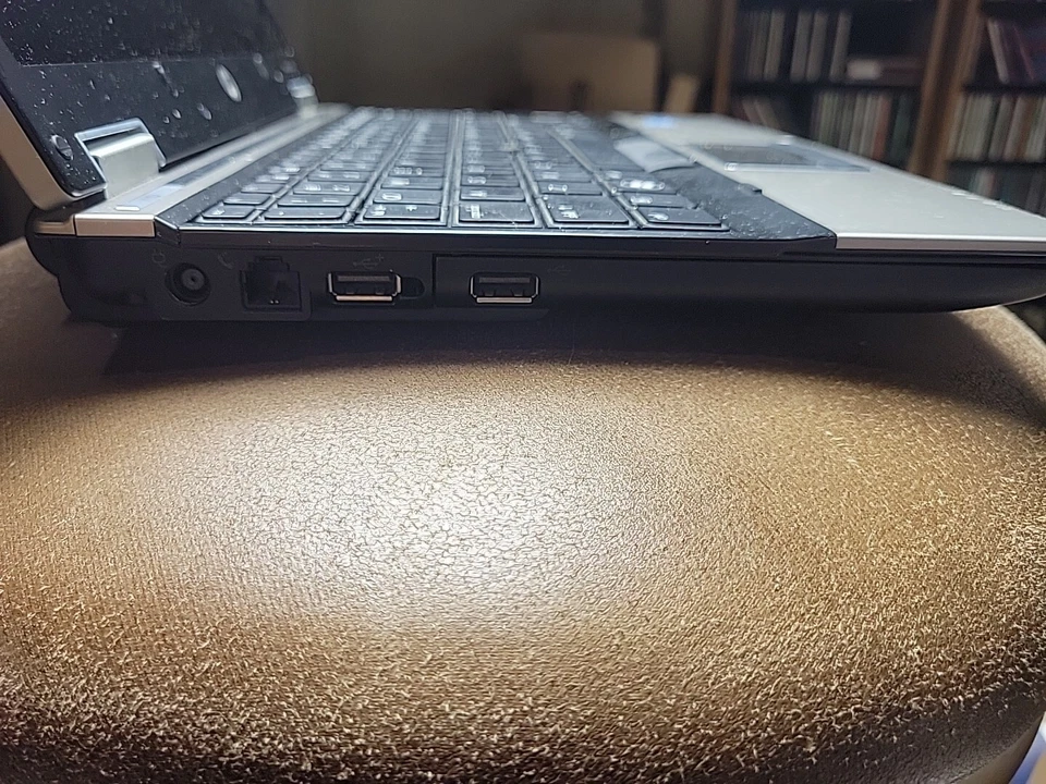 Portátil HP Elitebook 2540p 12,1" i5-M560 2,6 GHz 4 GB para piezas no funciona Foto 4 de 4