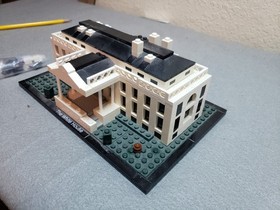 LEGO ARCHITECTURE: The White House (21006) Pre-owned, AS-IS, no book/box