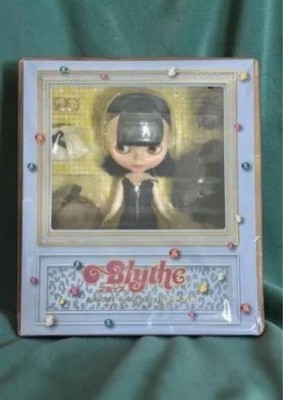 Good Smile Company Neo Blythe Yumi Adachi Amour CWC Puppe Fashion Girl Doll Neu