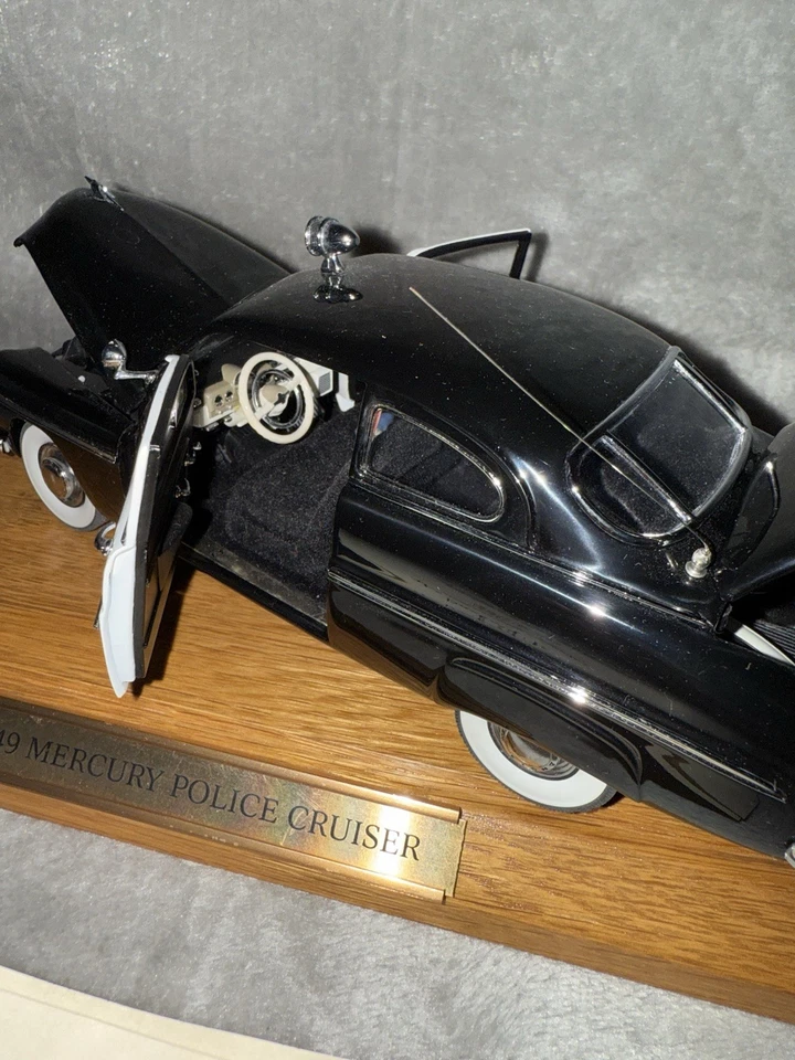 Coche fundido a presión modelo Mercury Police Cruiser 1949 vintage Danbury como nuevo Foto 4 de 4