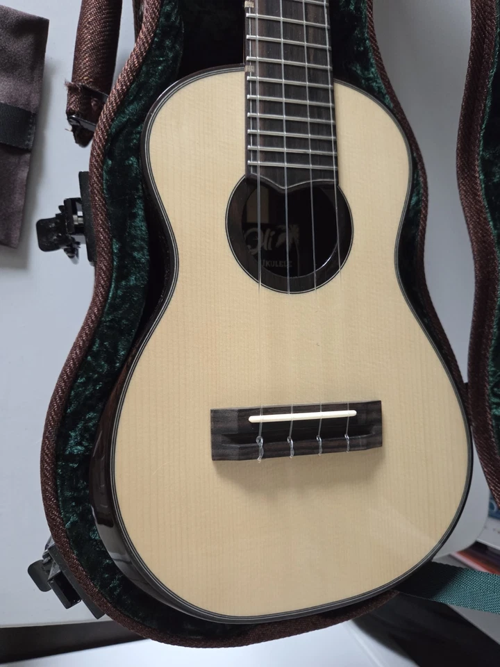 Oli Concert L2-CSR Ukulele Professional Quality, Solid Spruce/Rosewood With HSC - Image 2 of 4
