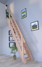 Raumspartreppe Samos in Buche-Holzgeländer-verjüngte Stufen/wechselseitig beg...