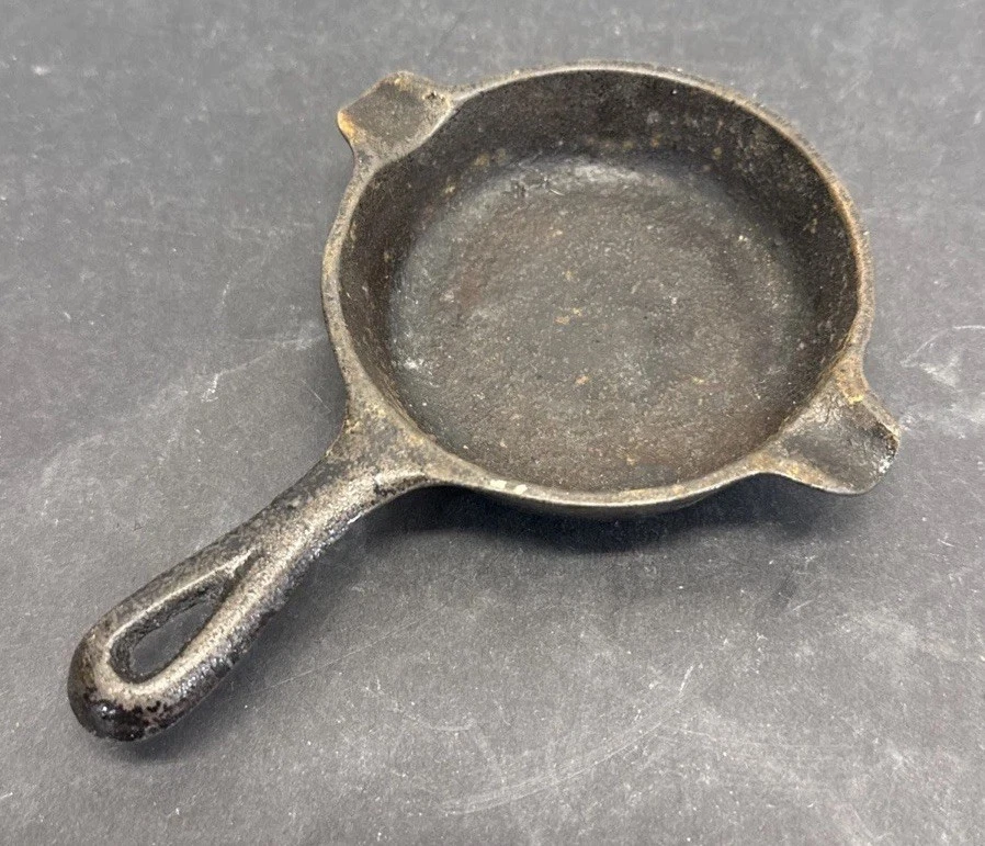 Vintage Wagner Ware Cast Iron Skillet No. 1050 Made in USA