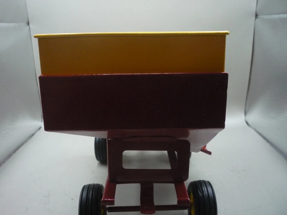 Piezas Repuesto Personalizado New Holland Gravity Wagon 1/16 Ertl Foto 4 de 4