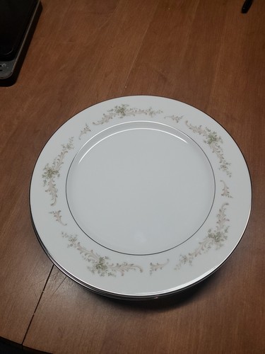 4 Sango CAROUSEL 10 5/8" DINNER PLATES PLATINUM TRIM Euc Bin 63 - Picture 2 of 5