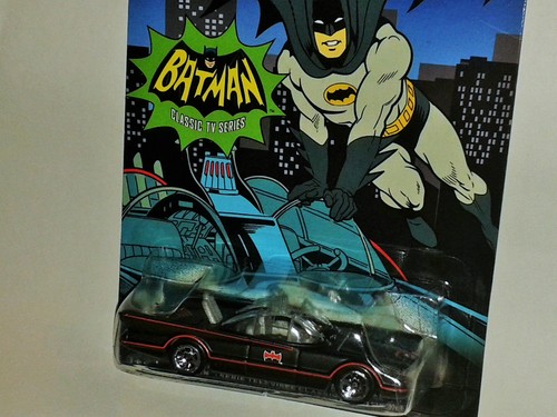 HotWheels Diecast - BATMAN Classic TV Series BATMOBILE - NEW & Sealed - Picture 2 of 7