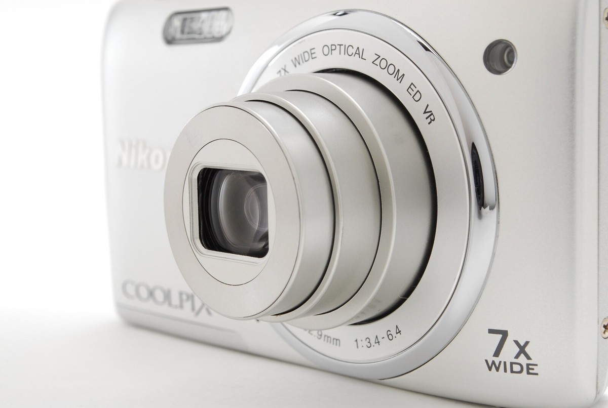 NEAR MINT w/BOX] Nikon COOLPIX S3500 Silver 20.1MP Digital Camera