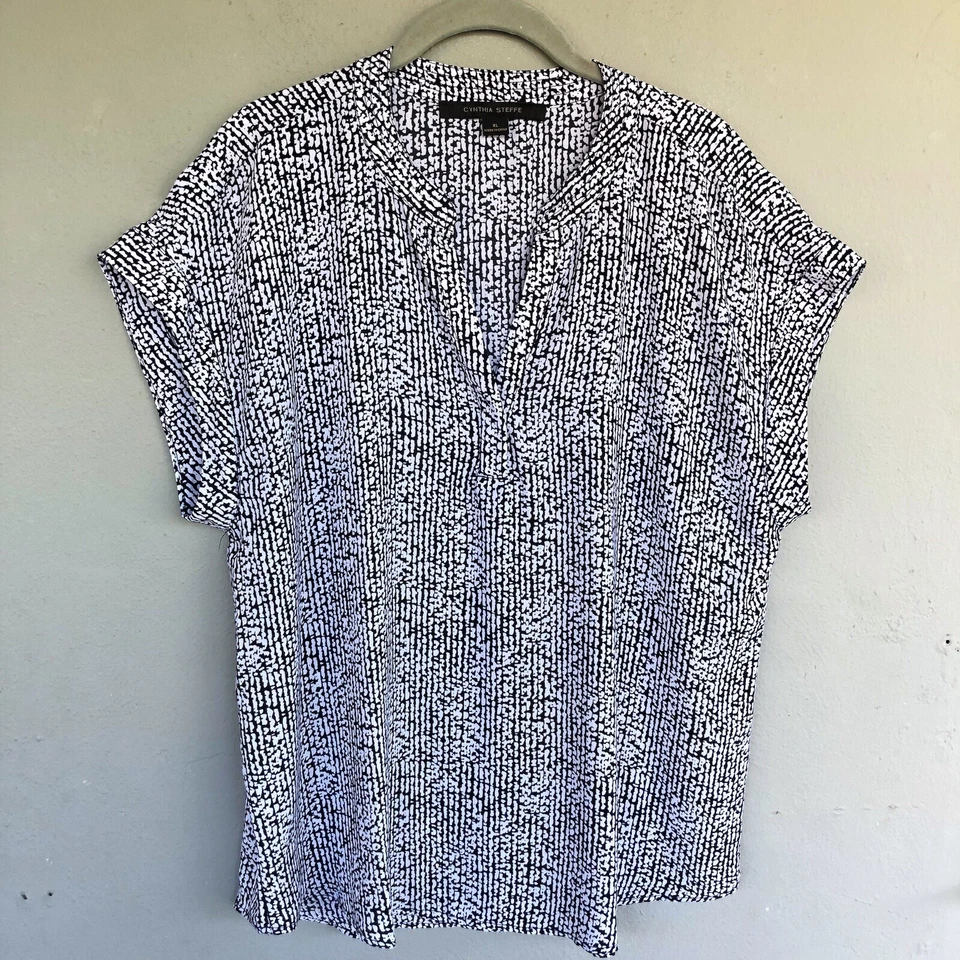 Blusa Top Mujer Carreer XL Negra Blanca Geo Estampado Manga Gorra Minimalista Foto 4 de 4