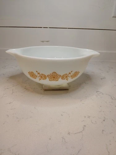 Vintage Pyrex Butterfly Gold Cinderella Bowl #443 2 1/2 Quart USA