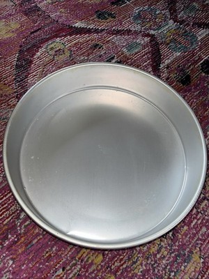 Wilton Performance Cake Pan 14x3 IN/ 36x8 Cm. With Heating Cone