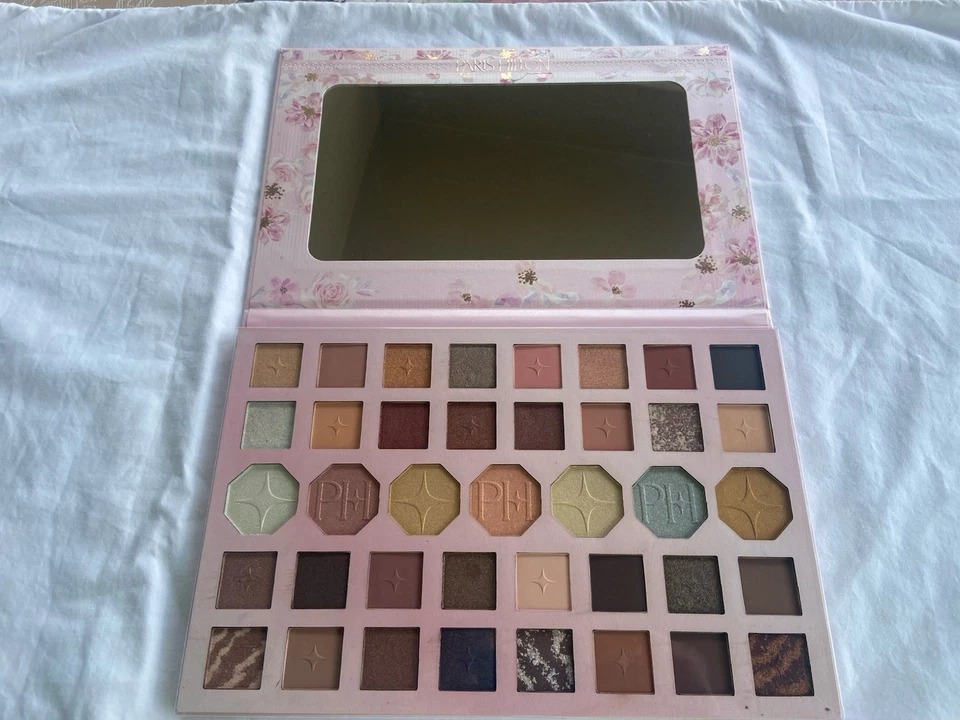 Paleta para rostro y ojos Paris Hilton Dreamy Daze 39 piezas  Foto 3 de 4