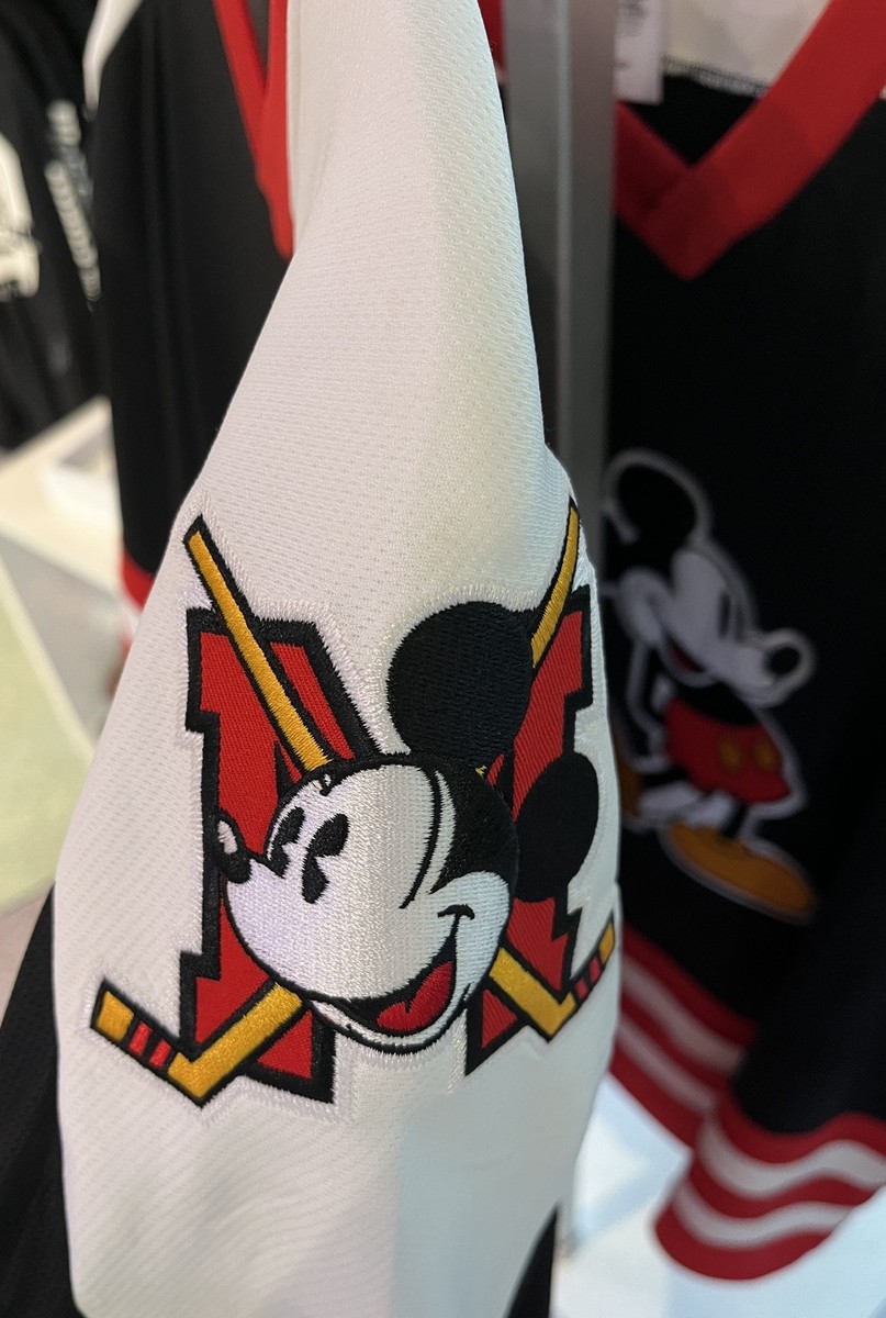 2025 Disney Mickey Mouse 28 Ice Hockey Jersey Adult Size 3XL - NEW