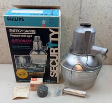Vtg DUSK to DAWN Barn LIGHT Outdor Fixture VI...