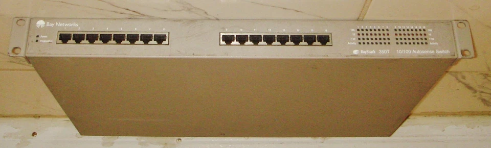 BAYSTACK 350T BAY NETWORKS ASE-THUB 16 PORT Canada, powers up - Image 2 of 4