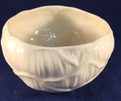 Belleek Irland Elfenbein geformte Zuckerdose