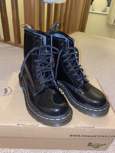 dr martens 1460 black patent
