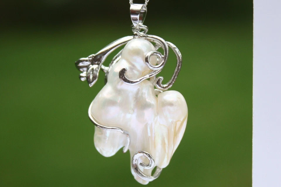 P80 Shell Mother of Pearl Pearls Charm Pendant Antique Necklace Without Necklace - Image 1 of 1