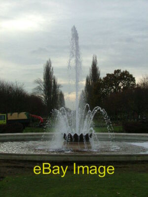 Photo 6x4 Fountain - Parkway Welwyn Garden City. Two weeks ago this fount c2005