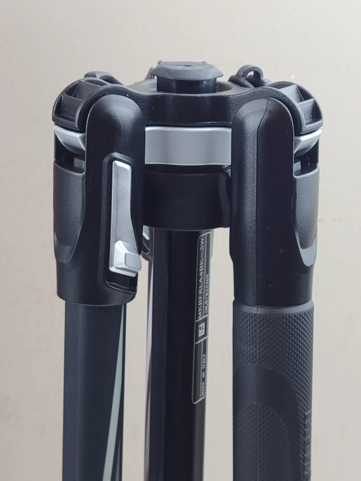 Manfrotto befree MKBFRLA4BK-3WUS Fluid Head Advanced 3-Way 59.4" Tripod - Image 3 of 4