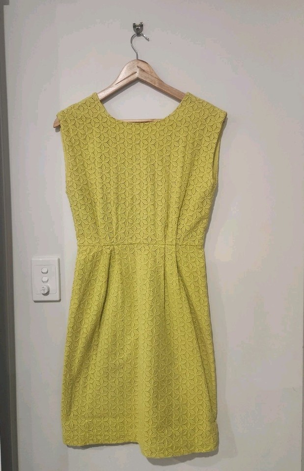 gorman Size 8 Yellow Geometric Lace A-Line V-Neck Sleeveless Knee Dress