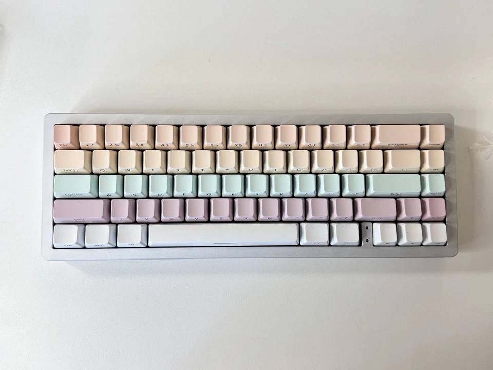 Xinmeng M67 65% Macaron Gasket Aluminum Wireless Gaming RGB Mechanical Keyboard - Image 3 of 4