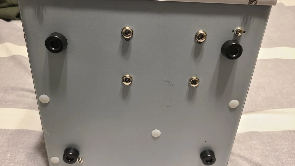 GW Instek GPS-2303 Fuente de alimentación de CC ajustable de 2 canales 0-30 V, 0-3 A - COMO ESTÁ Foto 3 de 4