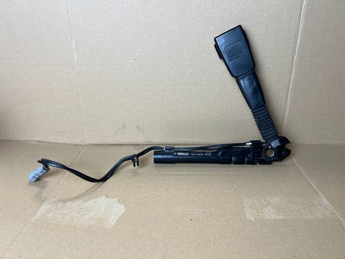BMW 3 E92 E93 2012 Vorne links Gurtschloss vorne 7213563 WES9120