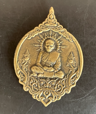 15g Pendentif amulette sacrée thailandaise Bouddha d'émeraude, plaqué OR - Montres & Bijoux