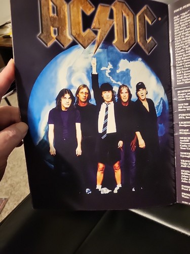 AC/DC Tour book Stiff Upper Lip World Tour Book 2000-2001 Angus Brian Malcolm - Picture 8 of 11
