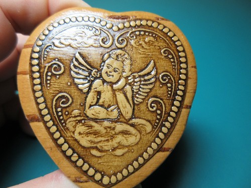 2" Russische Kunst BIRKENRINDE GLÜCKLICHER ENGEL Schmuck Schmuckschatulle Holz Cherub Herz - Bild 1 von 7