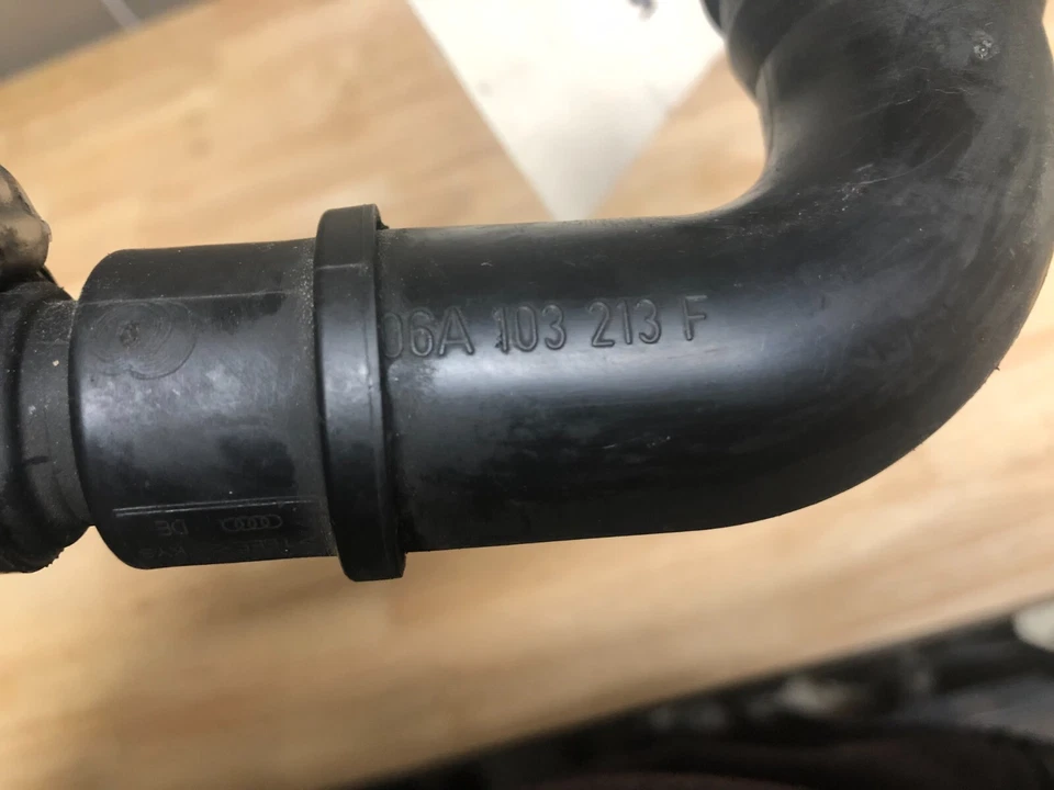 Audi A4 2003 AWD 1,8 L turbo conjunto de tubo respirador Foto 3 de 4