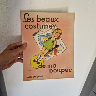 Buy Les Poupées en Papier à Découper et à Habiller et une Version à