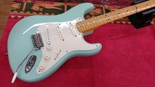 Guitare électrique FENDER USA AMERICAN VINTAGE STRATOCASTER TYPE