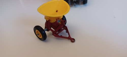BRITAINS 1:32 SCALE ORANGE FIAT 880DT TRACTOR WITH VICON SPREADER FOR SPARES! - Picture 10 of 10