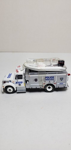 1/64 Code 3 NYPD New York Police International Saulsbury ESU Support - Picture 4 of 9