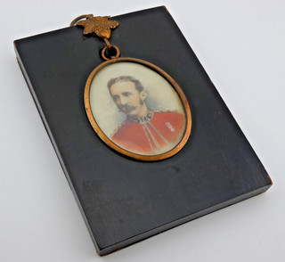 A FINE ANTIQUE FRAMED PORTRAIT MINIATURE OF A MILITARY SOLDIER